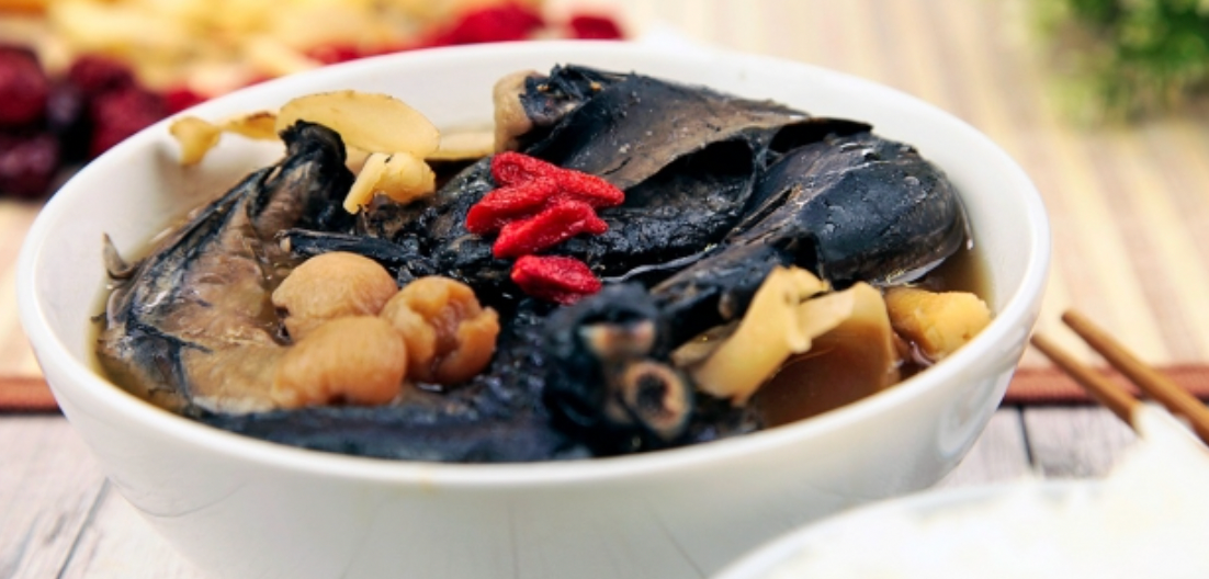 Herbal Black chicken soup helps replenish red blood cells